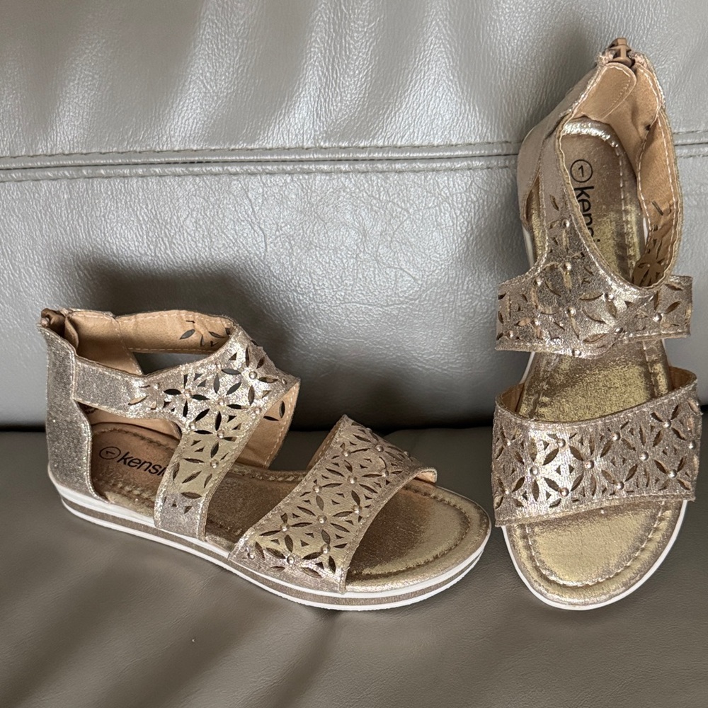 Kensie Girl Metallic Gild Sandals size 1
